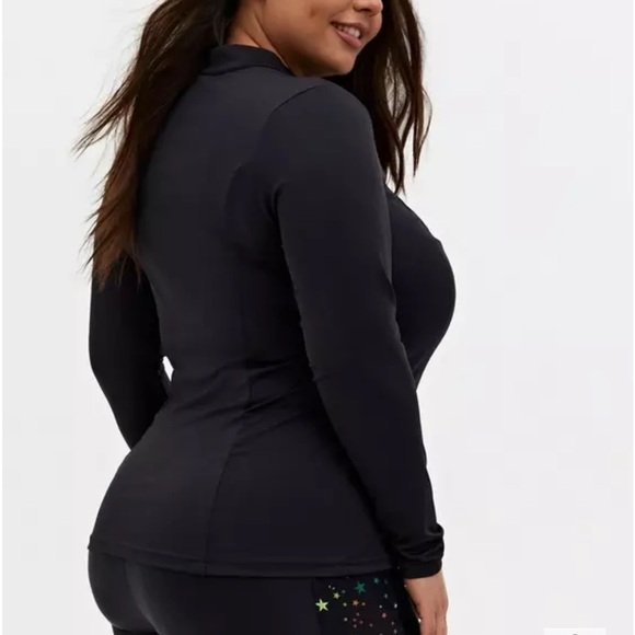 Torrid Wireless Unlined Partial Zip Rashguard - Picture 2 of 5